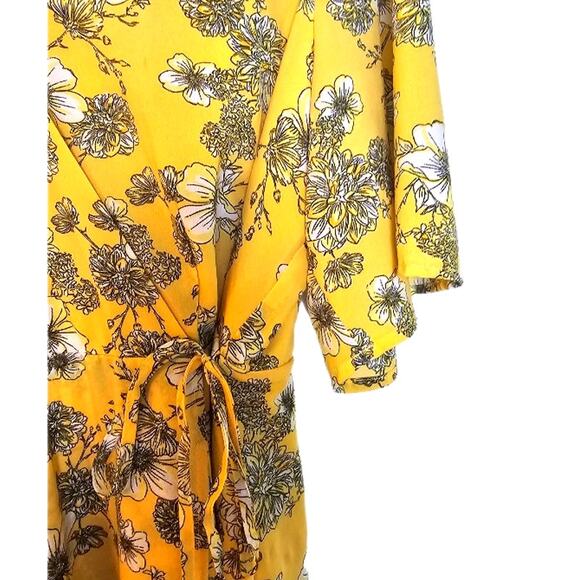 Torrid Plus Size Yellow & White Floral Wrap Dress - Picture 6 of 8